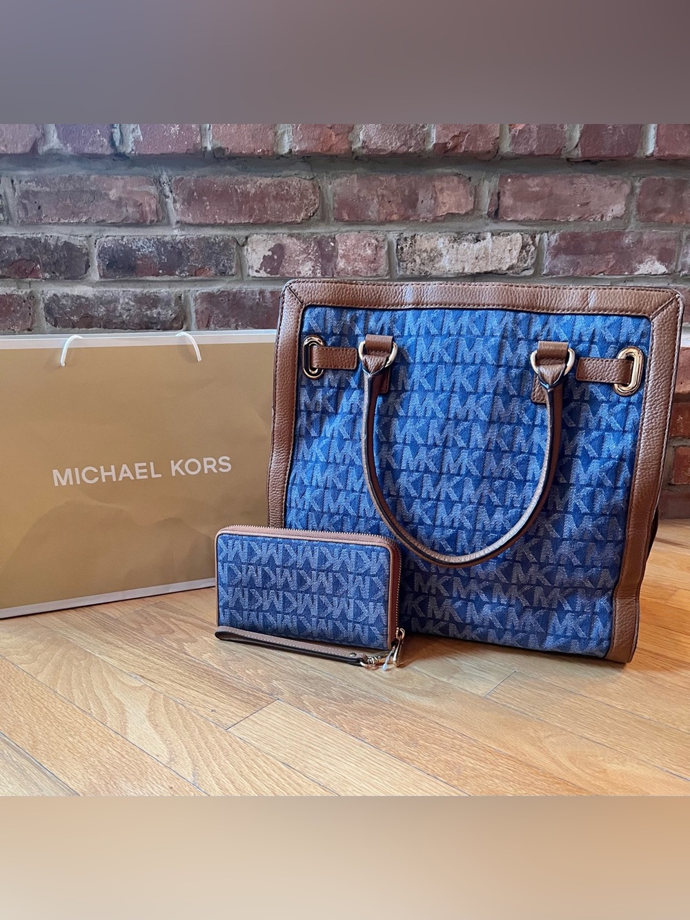 Michael Kors Large Hamilton Frame Out Monogram Denim Tote & Wallet Set - Picture 2 of 13